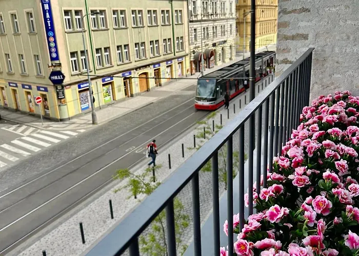 Sunny In Smichov, 5 Apartman *