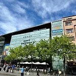 Sunny In Smichov, 5